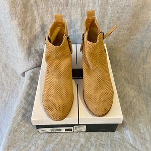 Dolce Vita Sable Camel Suede Ankle Boot Size 6.5